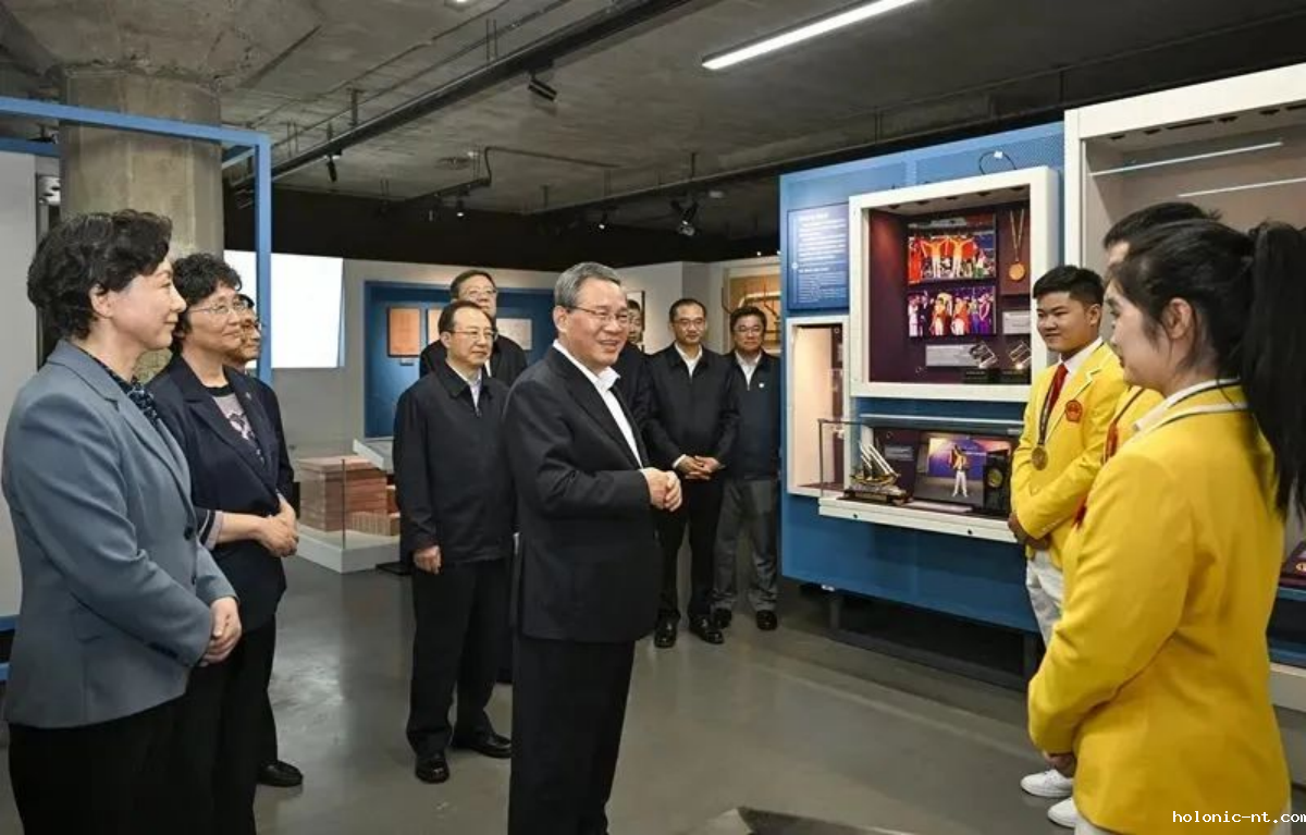 理论学习｜李强在上海调研技能人才工作时强调 积极适应经济社会发展需要 大力加强职业教育和技能人才培养(图2)