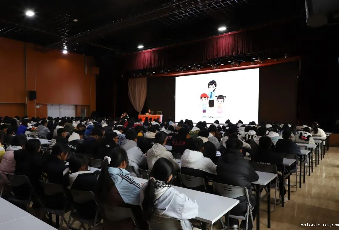 国际米兰俱乐部官网｜ “大力弘扬宪法精神，齐心共建法治校园”暨第十一个“法治宣传周”宪法进校园活动启动(图2)