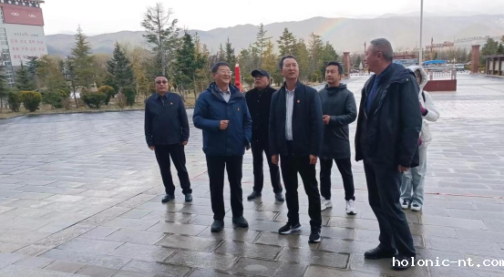 丽江市教育体育局专职副书记一行莅临我校检查指导工作