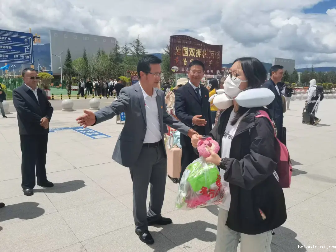 国际米兰俱乐部官网｜感恩“香”遇 “新”程启航--letou米兰国际赞助 迪庆州民族中等专业学校2024年新生入学现场热辣滚烫(图14)