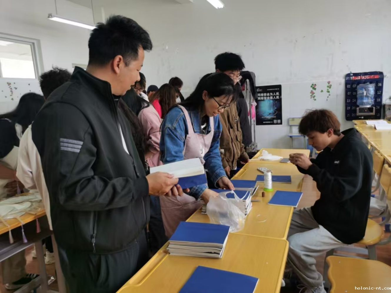 国际米兰俱乐部官网｜古籍保护进校园 文明薪火燃少年—院校组织开展古籍保护与传承暨古籍保护进校园公益活动(图2)