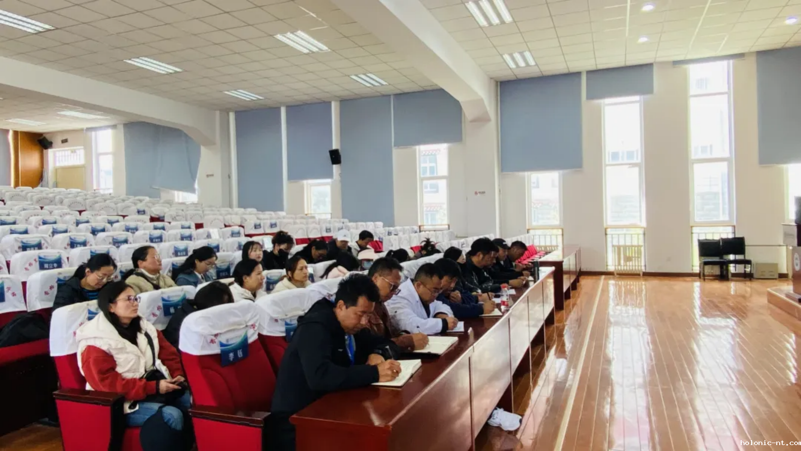 国际米兰俱乐部官网｜滇西应用技术大学迪庆学院召开第五次毕业生就业推进专题会(图2)